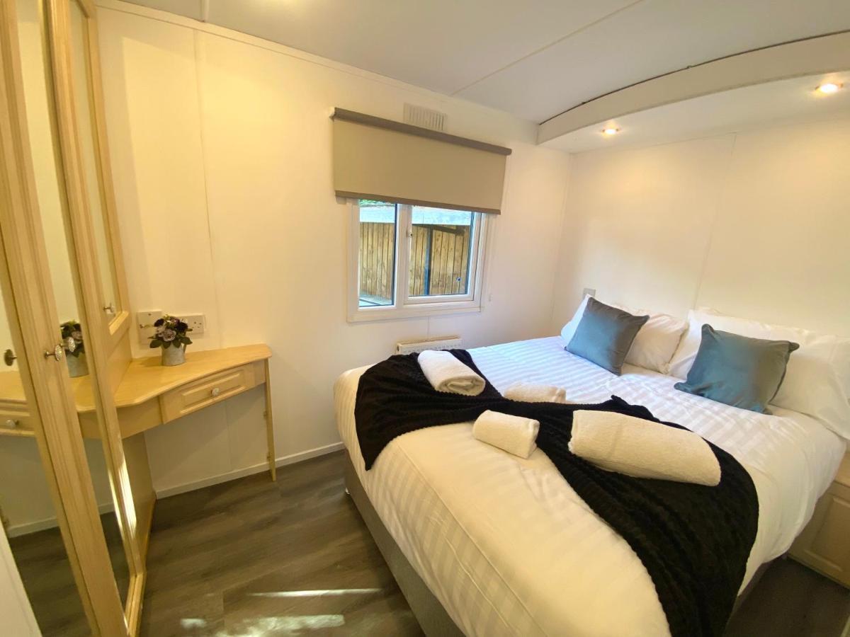 Elletson Park Wood Fired Hot Tubs, Caravans & Pods Pilling Экстерьер фото