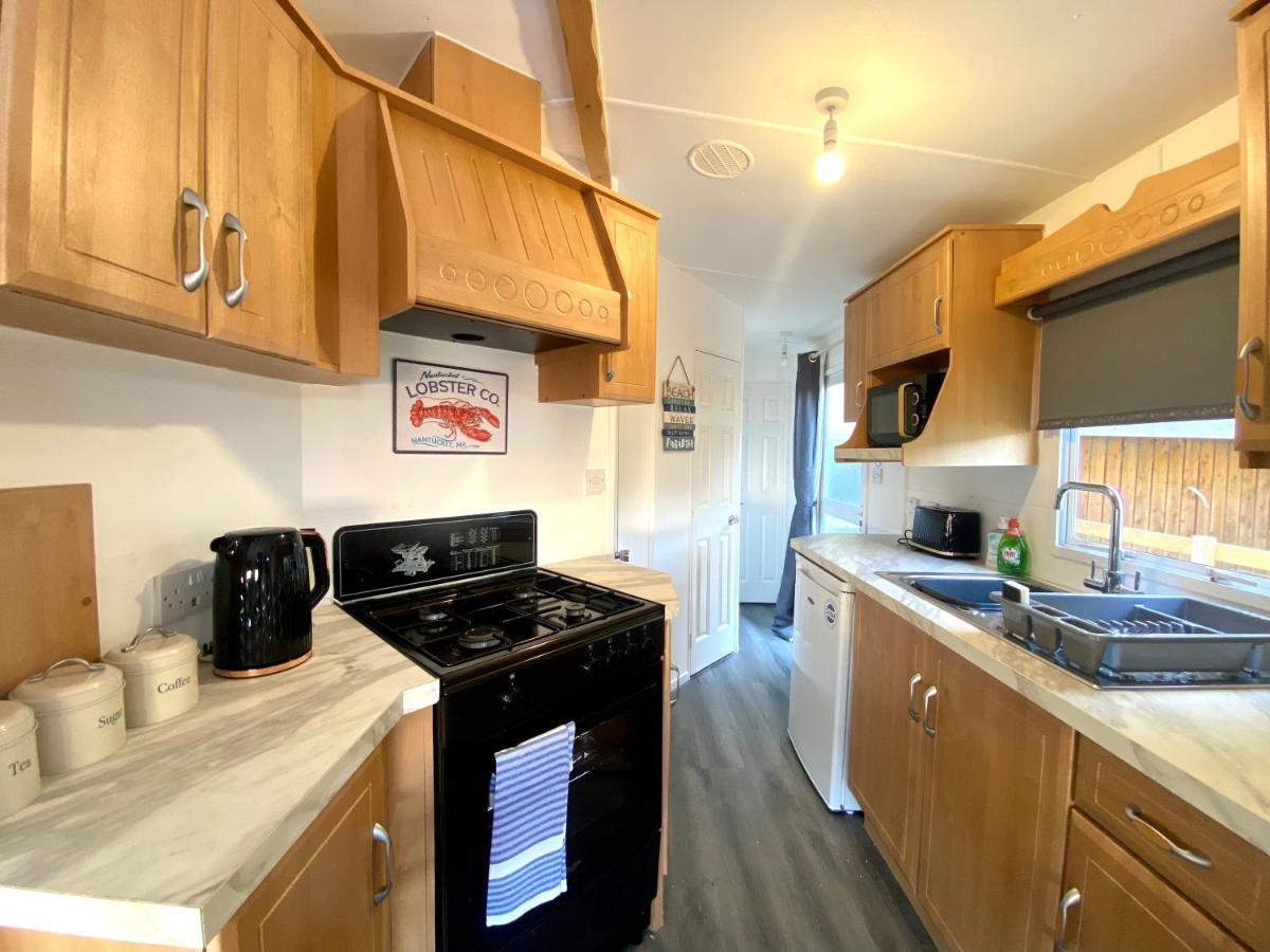 Elletson Park Wood Fired Hot Tubs, Caravans & Pods Pilling Экстерьер фото