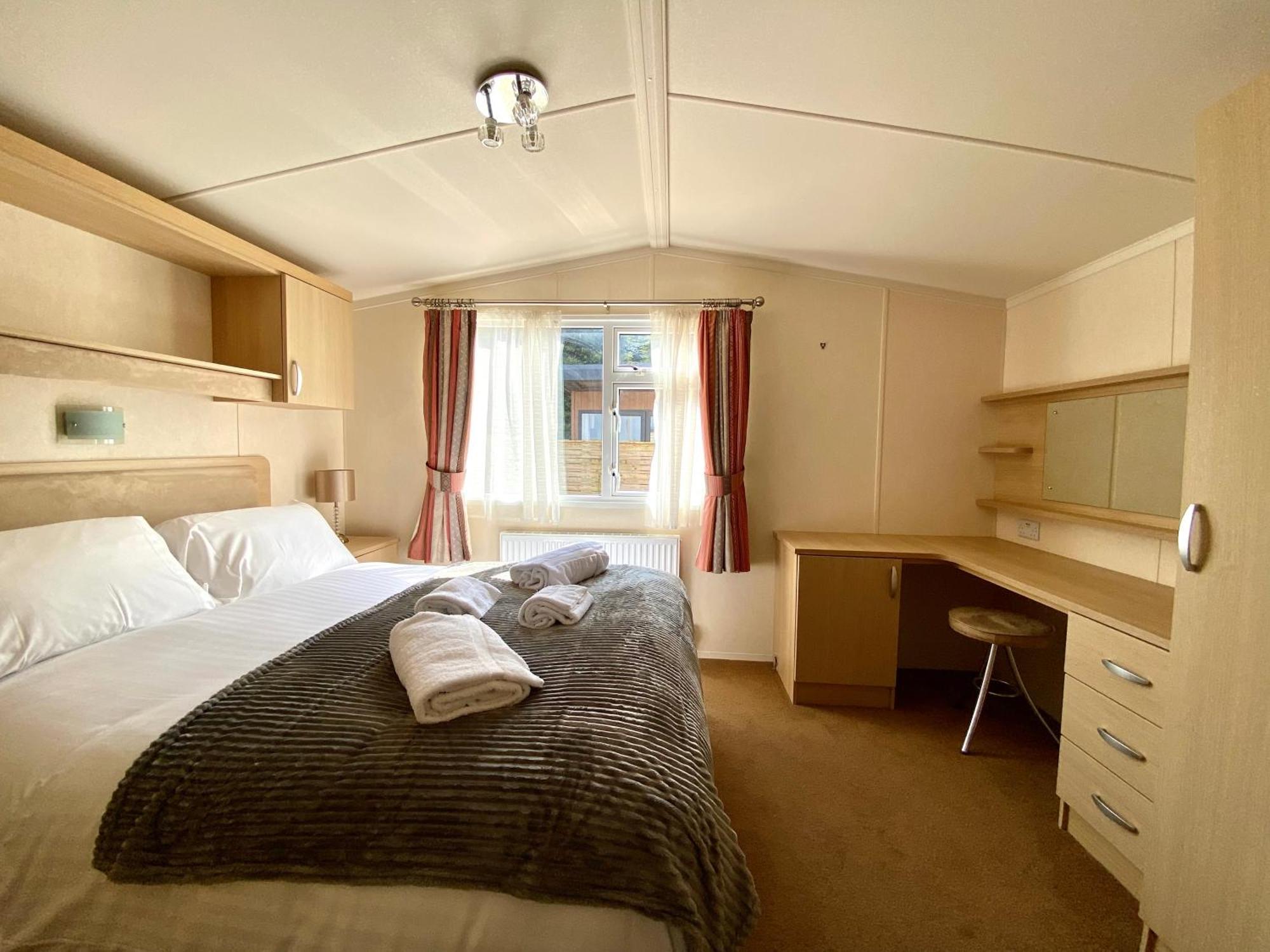 Elletson Park Wood Fired Hot Tubs, Caravans & Pods Pilling Экстерьер фото