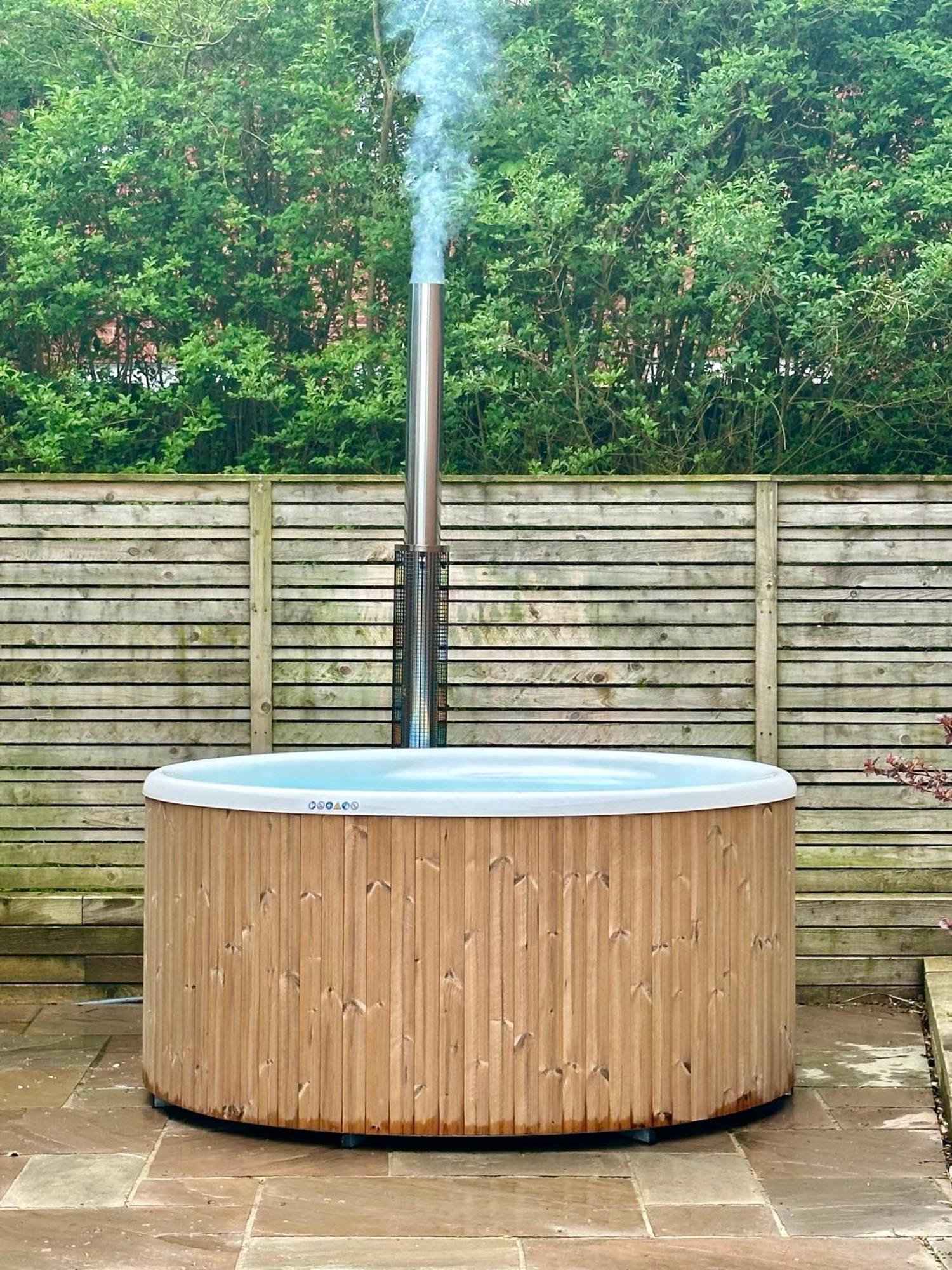 Elletson Park Wood Fired Hot Tubs, Caravans & Pods Pilling Экстерьер фото