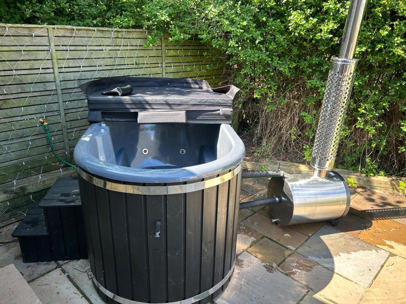 Elletson Park Wood Fired Hot Tubs, Caravans & Pods Pilling Экстерьер фото